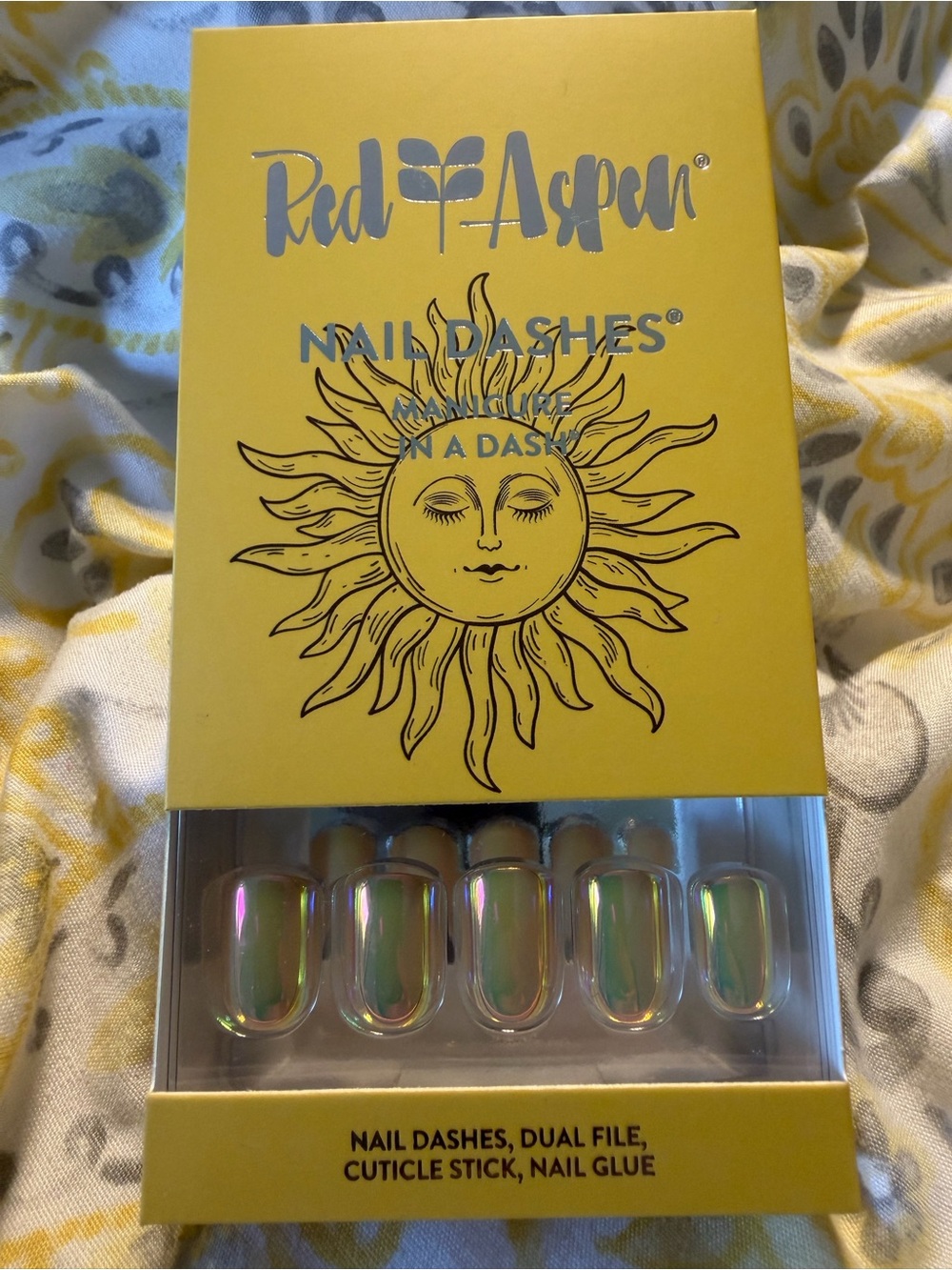 Red Aspen Iridescent Press-On Nails – Yellow Box